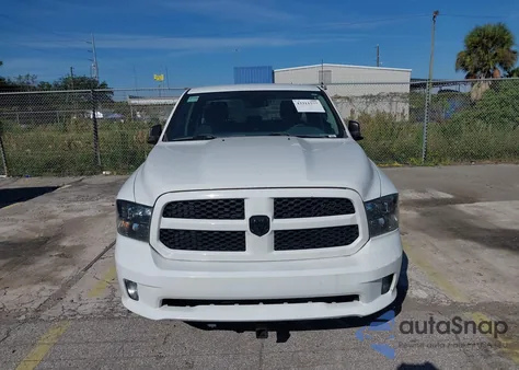 2019 Ram 1500 Classic Express 4X2 6'4 Box из США, поврежденный, VIN 1C6RR6FGXKS555623